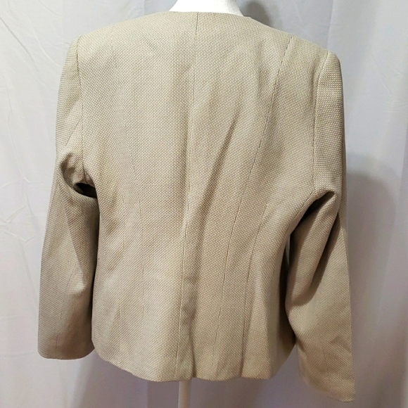 Giorgio Armani Le Collezioni Long Sleeves Blazer  Cream Size  between 10 and 12. - Picture 6 of 10